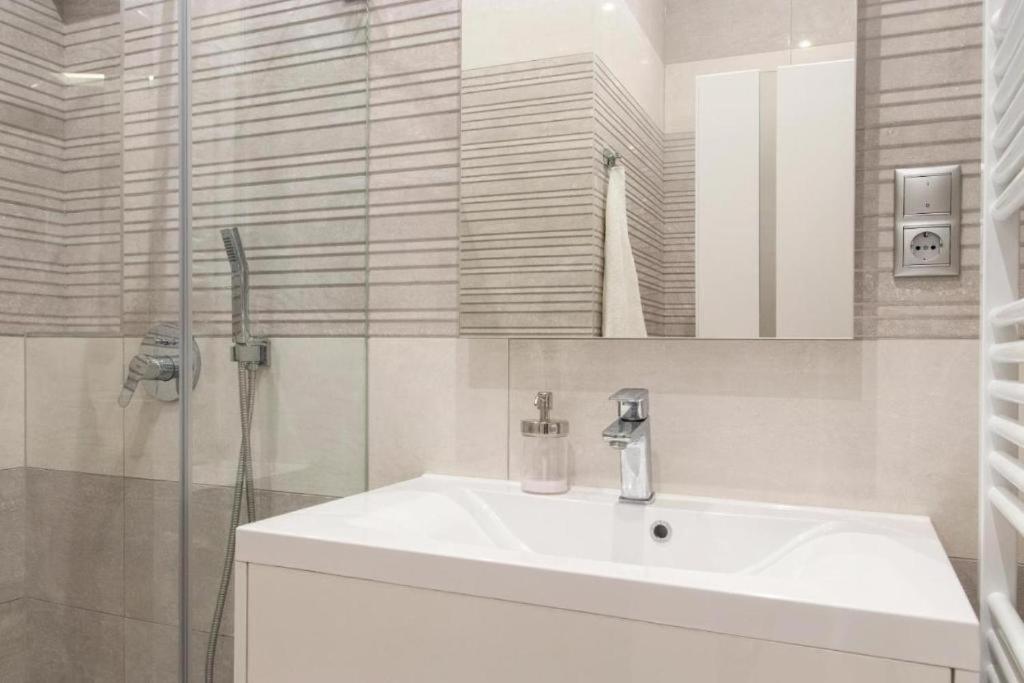 Revay 20 Suites By Corall Budapest Ngoại thất bức ảnh