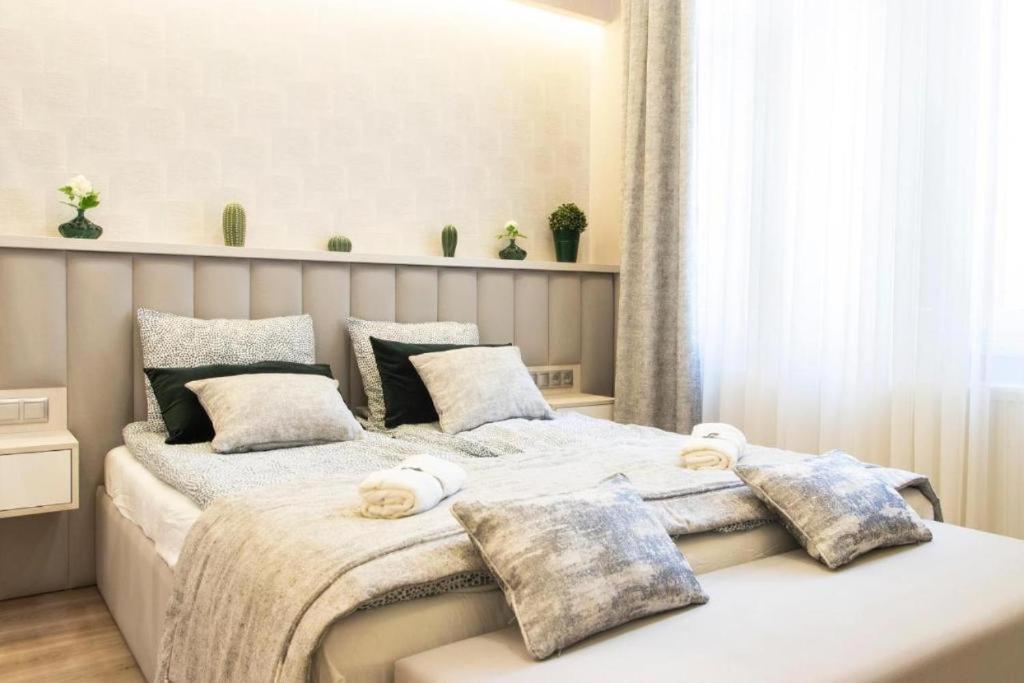 Revay 20 Suites By Corall Budapest Ngoại thất bức ảnh