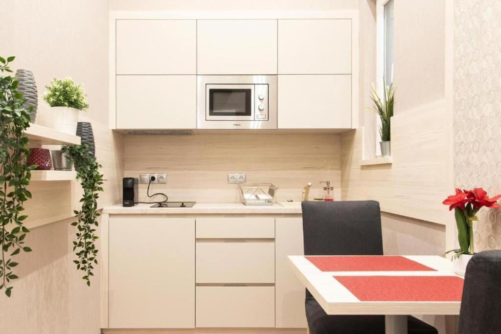 Revay 20 Suites By Corall Budapest Ngoại thất bức ảnh